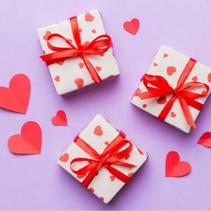 Unlisted jewelry: available during live shows